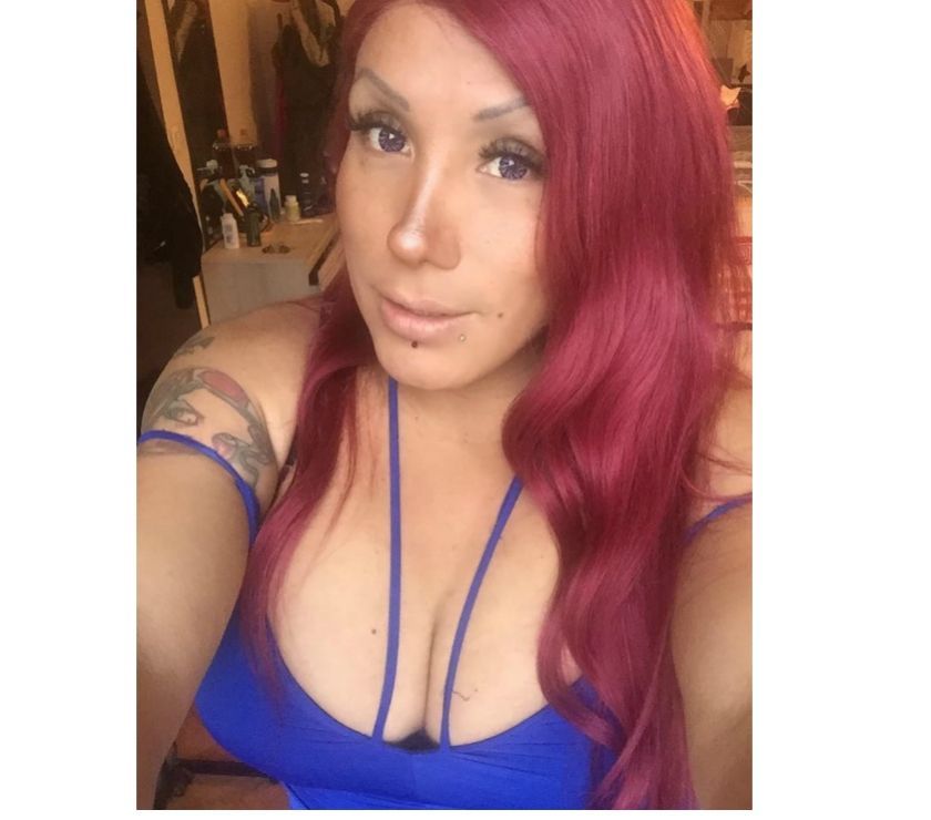 Ravissante trans raffinée reçoit
